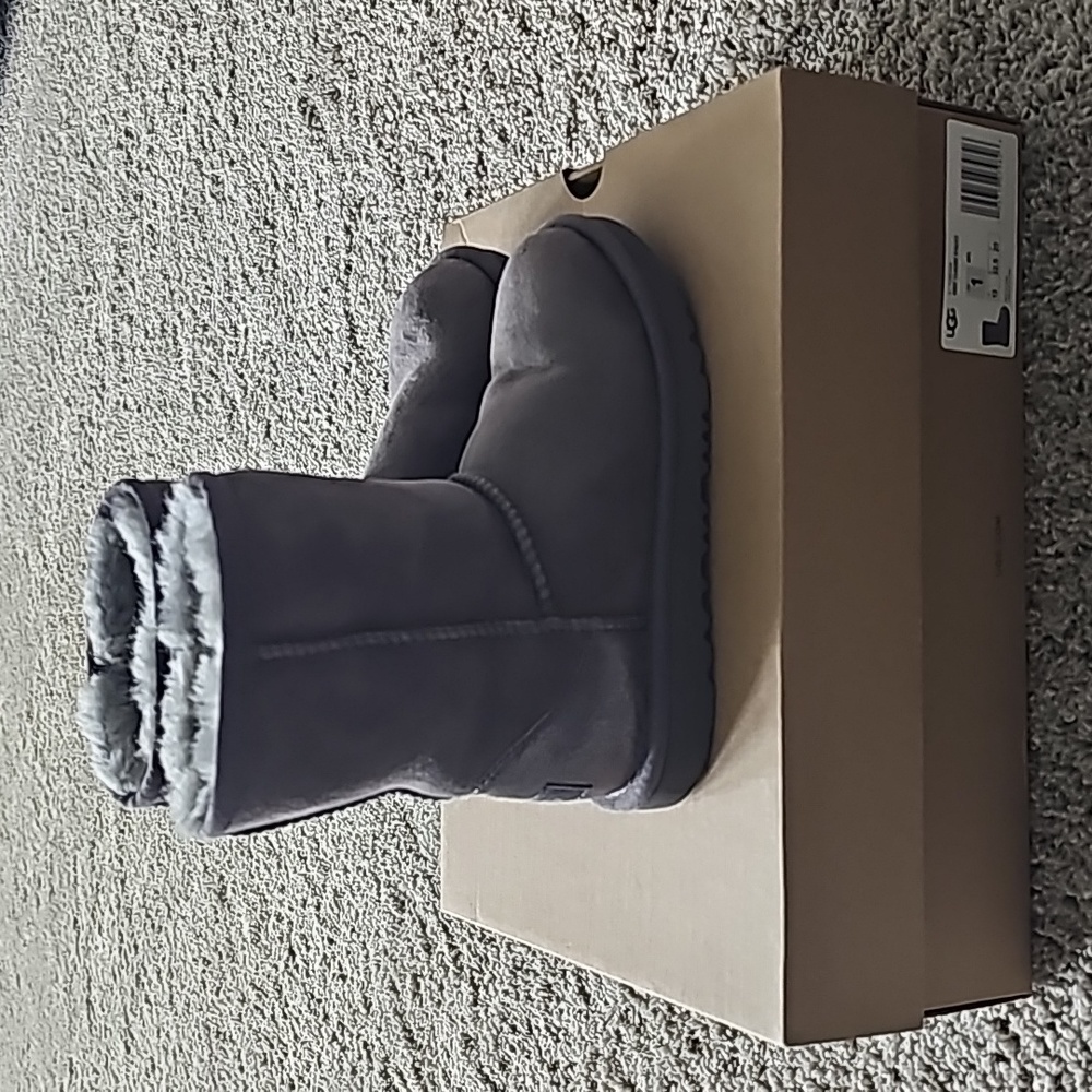UGG Classic II Glitz, Size 1